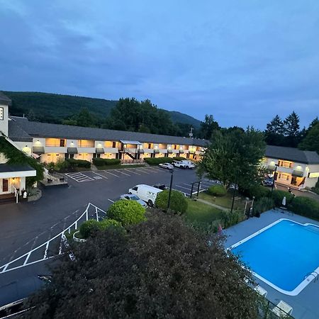 בראטלבורו The Black Mountain Inn מראה חיצוני תמונה