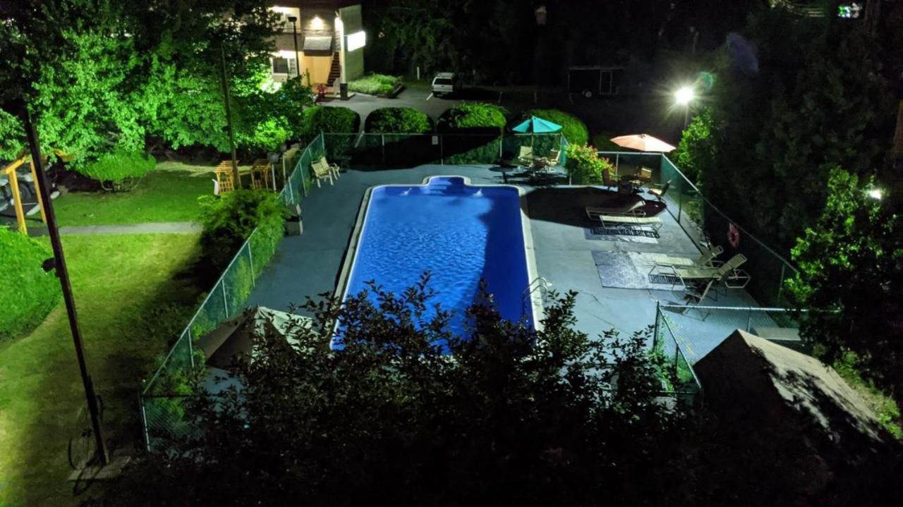 בראטלבורו The Black Mountain Inn מראה חיצוני תמונה