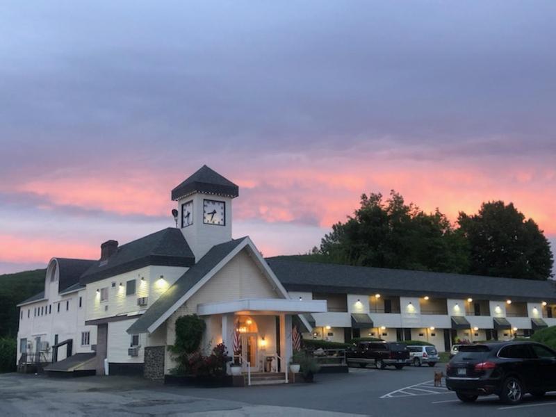 בראטלבורו The Black Mountain Inn מראה חיצוני תמונה