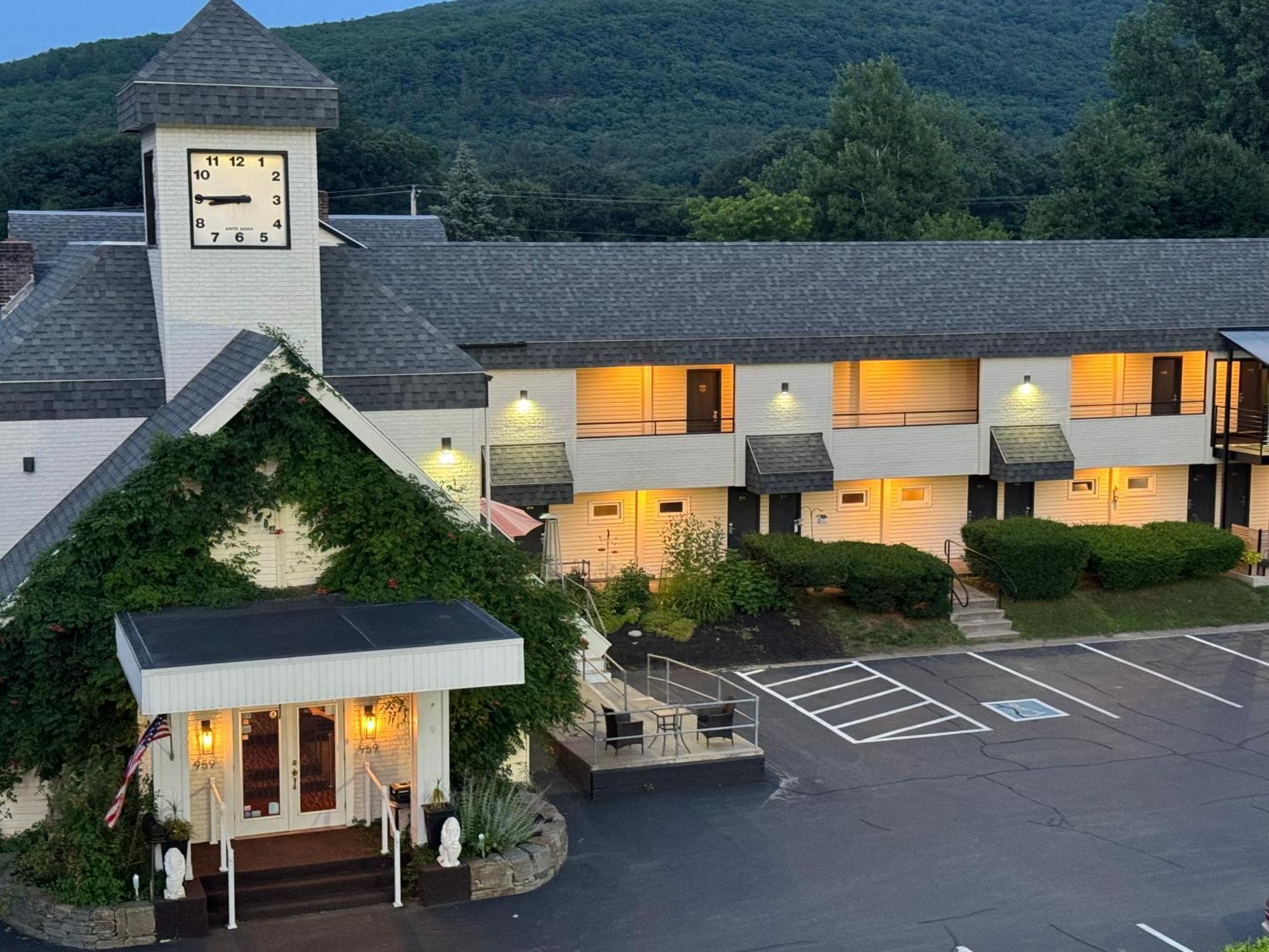 בראטלבורו The Black Mountain Inn מראה חיצוני תמונה