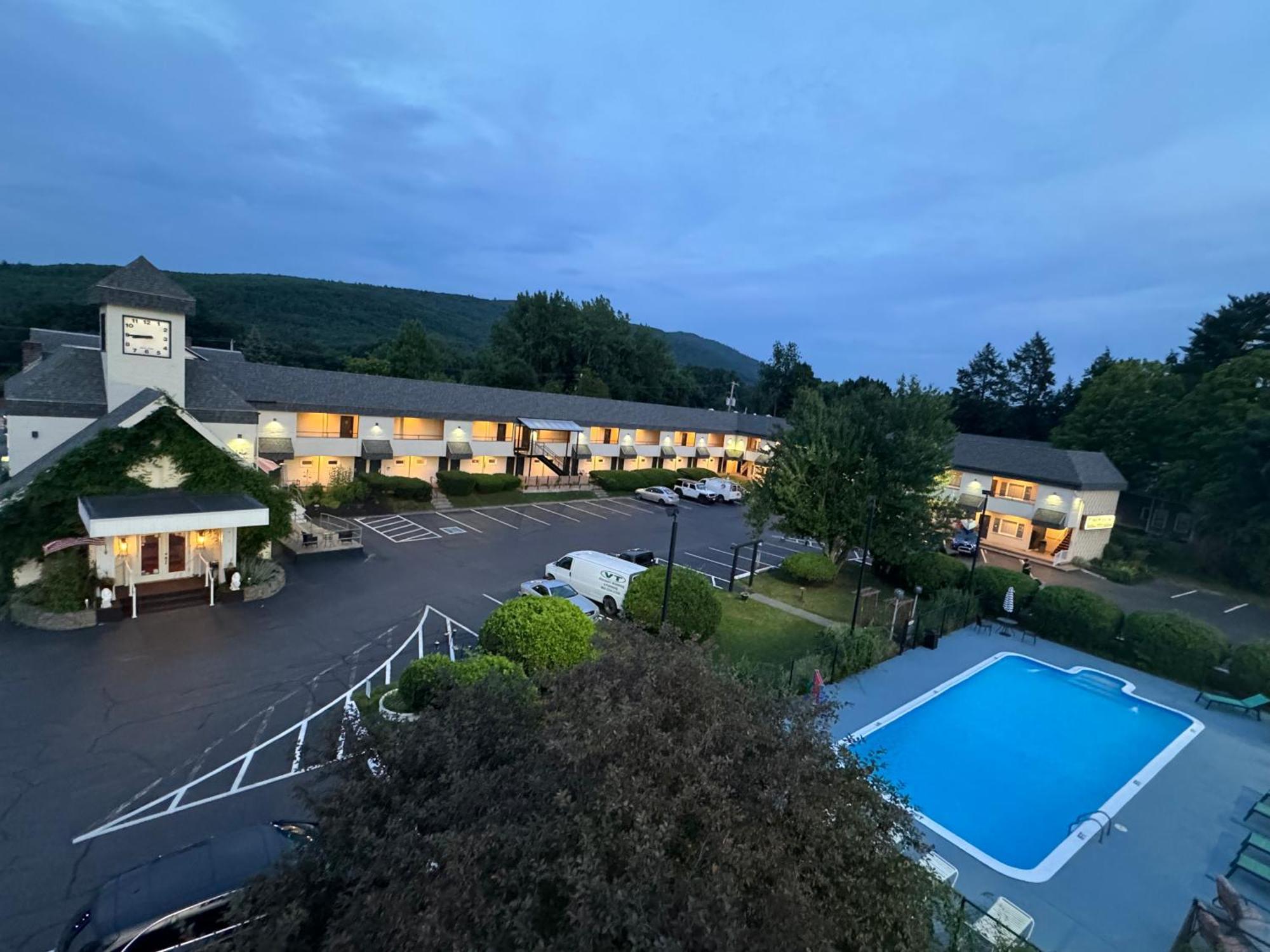 בראטלבורו The Black Mountain Inn מראה חיצוני תמונה