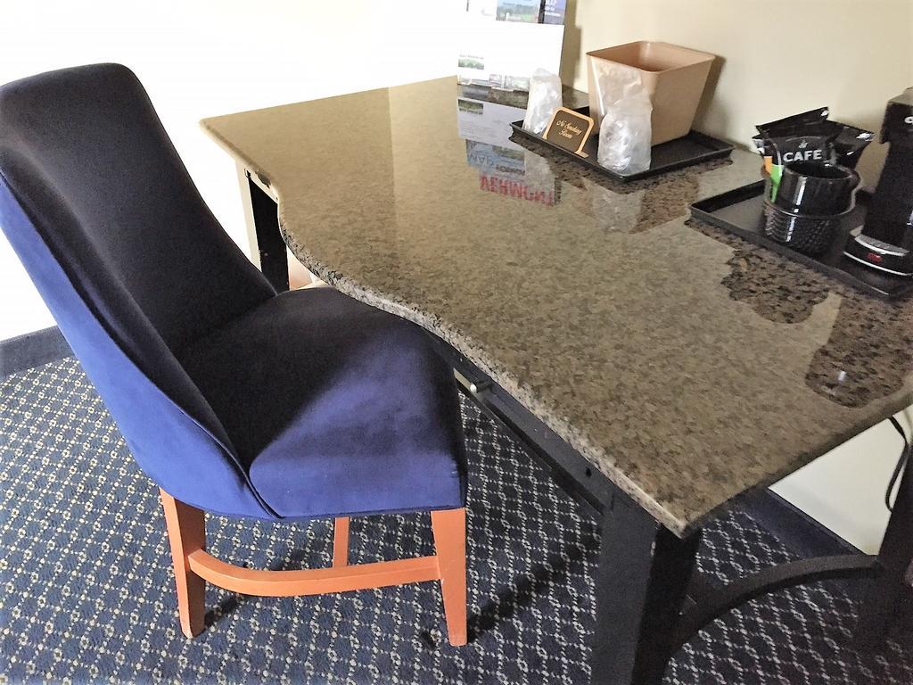 בראטלבורו The Black Mountain Inn מראה חיצוני תמונה
